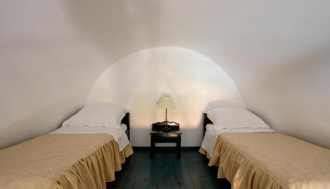 Veggera 4* Perissa (Santorini)
